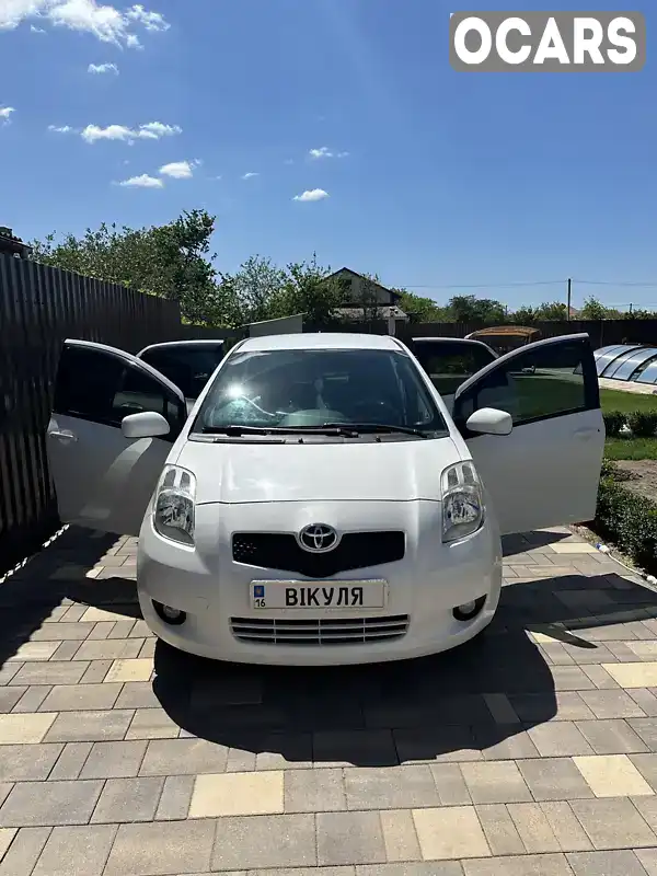 Хэтчбек Toyota Yaris 2008 1.3 л. Автомат обл. Одесская, Черноморск (Ильичевск) - Фото 1/15