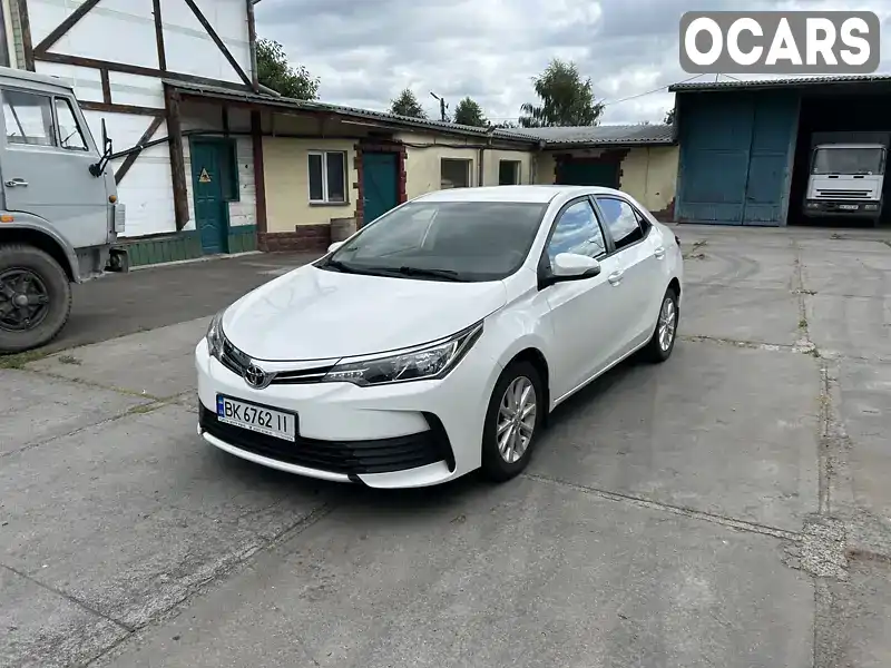 Седан Toyota Corolla 2018 1.33 л. Ручная / Механика обл. Ровенская, Ровно - Фото 1/21