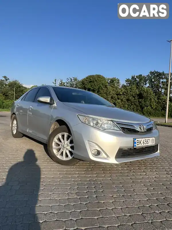 Седан Toyota Camry 2013 2.49 л. Автомат обл. Ровенская, Радивилов - Фото 1/21