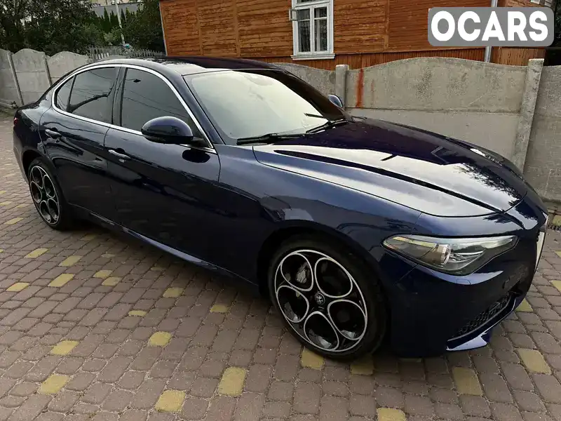 Седан Alfa Romeo Giulia 2018 2 л. Автомат обл. Ровенская, Ровно - Фото 1/15