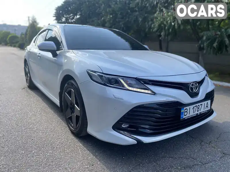 Седан Toyota Camry 2018 2.49 л. Автомат обл. Полтавская, Полтава - Фото 1/20