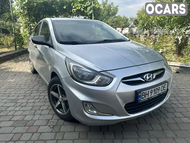 Седан Hyundai Accent 2013 1.4 л. Ручна / Механіка обл. Черкаська, Ватутіне - Фото 1/17