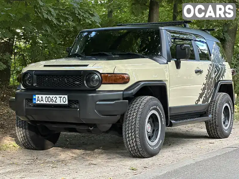 Внедорожник / Кроссовер Toyota FJ Cruiser 2010 3.96 л. Автомат обл. Киевская, Киев - Фото 1/21