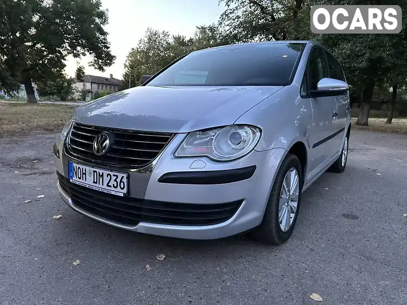 Минивэн Volkswagen Touran 2010 1.6 л. Ручная / Механика обл. Сумская, Лебедин - Фото 1/21