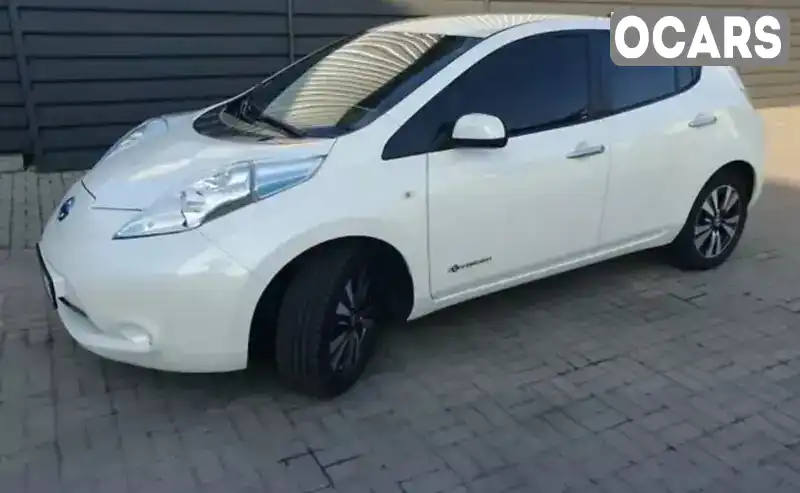 Хэтчбек Nissan Leaf 2016 null_content л. обл. Черкасская, Черкассы - Фото 1/15