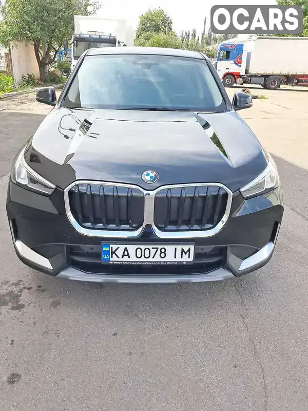 Позашляховик / Кросовер BMW X1 2023 1.5 л. Автомат обл. Київська, Вишневе - Фото 1/14