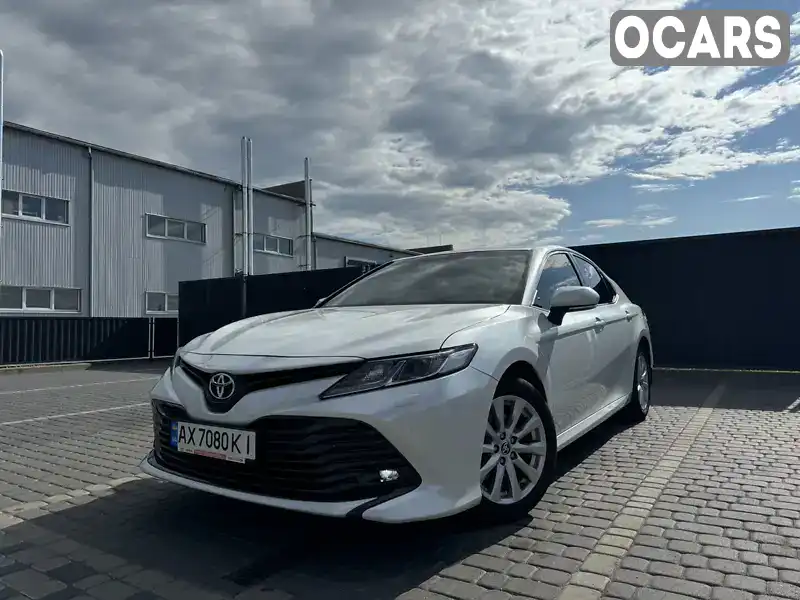 Седан Toyota Camry 2020 2.49 л. Автомат обл. Закарпатська, Ужгород - Фото 1/14