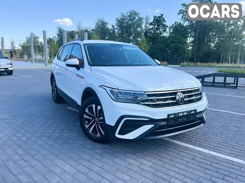 Позашляховик / Кросовер Volkswagen Tiguan 2023 2 л. Автомат обл. Київська, Київ - Фото 1/21