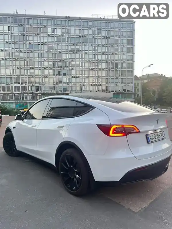 Внедорожник / Кроссовер Tesla Model Y 2023 null_content л. Автомат обл. Киевская, Киев - Фото 1/15