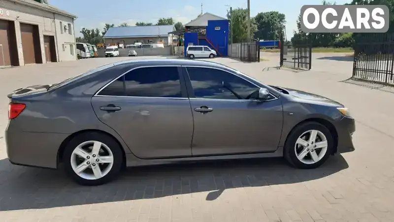 Седан Toyota Camry 2014 2.49 л. Автомат обл. Полтавська, Кременчук - Фото 1/9