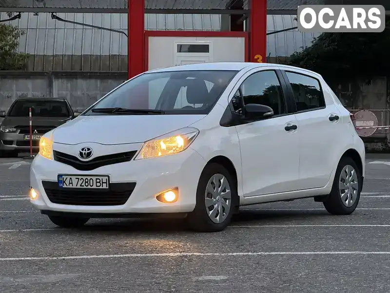 Хэтчбек Toyota Yaris 2013 1.33 л. Ручная / Механика обл. Киевская, Киев - Фото 1/21