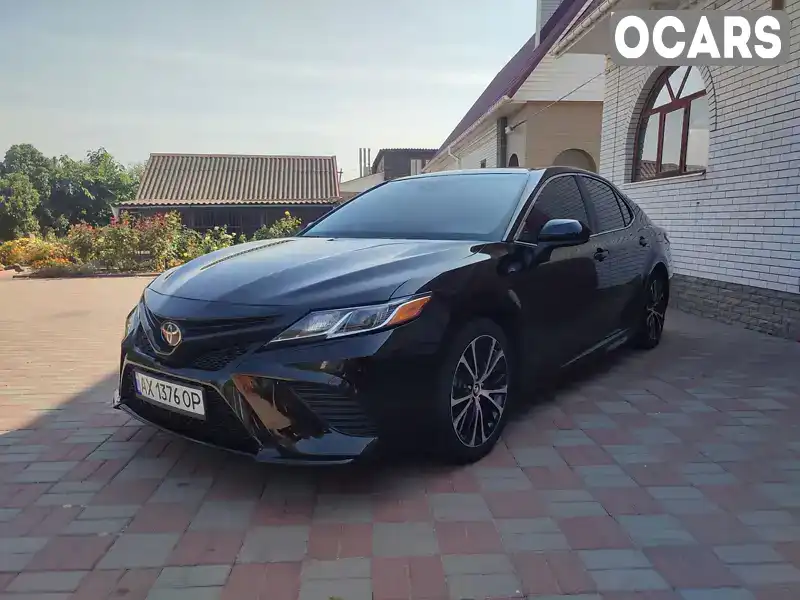 Седан Toyota Camry 2017 2.5 л. Автомат обл. Черниговская, Прилуки - Фото 1/10