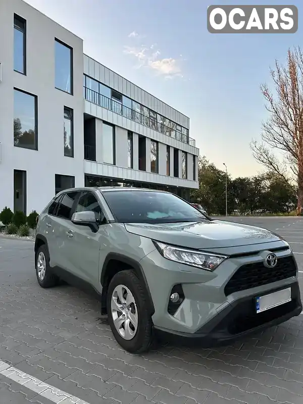 Внедорожник / Кроссовер Toyota RAV4 2020 1.99 л. Вариатор обл. Хмельницкая, Хмельницкий - Фото 1/19