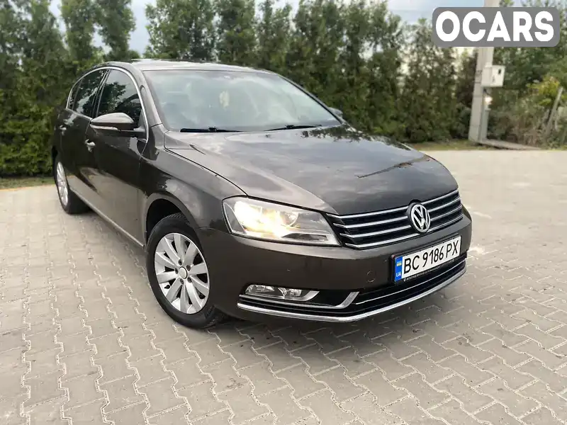 Седан Volkswagen Passat 2012 1.97 л. Автомат обл. Львовская, Радехов - Фото 1/21