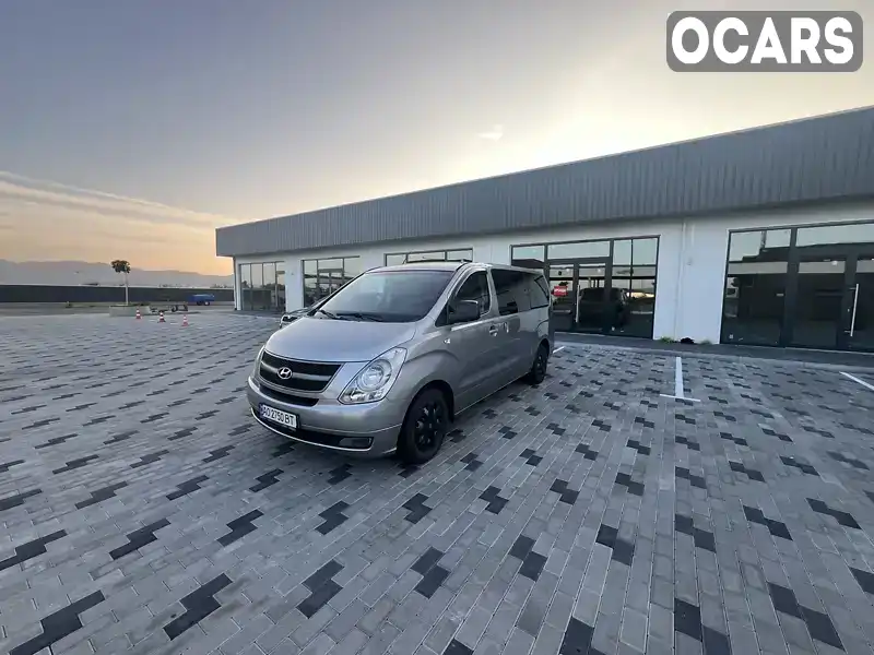 Мінівен Hyundai H-1 2011 2.5 л. Ручна / Механіка обл. Закарпатська, Ужгород - Фото 1/12