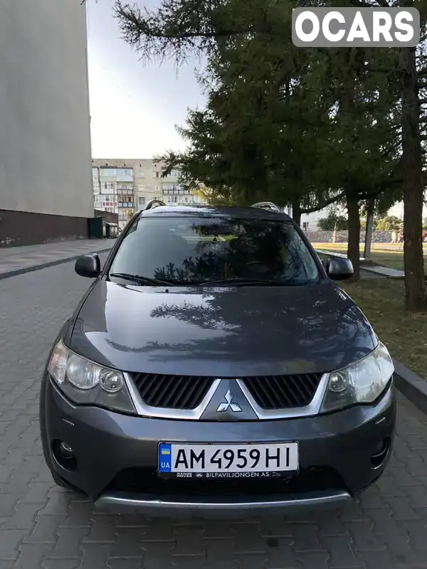 Внедорожник / Кроссовер Mitsubishi Outlander 2008 2 л. Ручная / Механика обл. Житомирская, Звягель - Фото 1/18