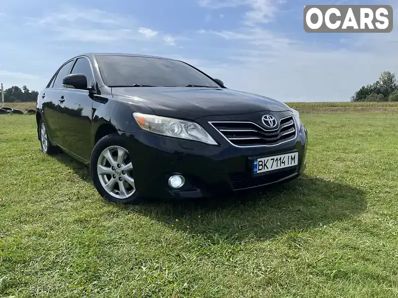 Седан Toyota Camry 2011 2.36 л. Автомат обл. Ровенская, Ровно - Фото 1/19