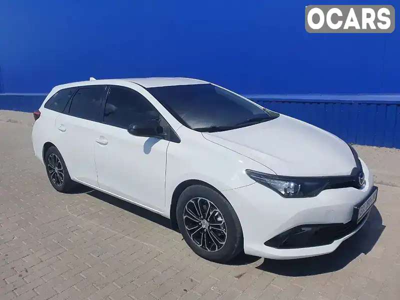 Универсал Toyota Auris 2015 1.6 л. Ручная / Механика обл. Хмельницкая, Шепетовка - Фото 1/21