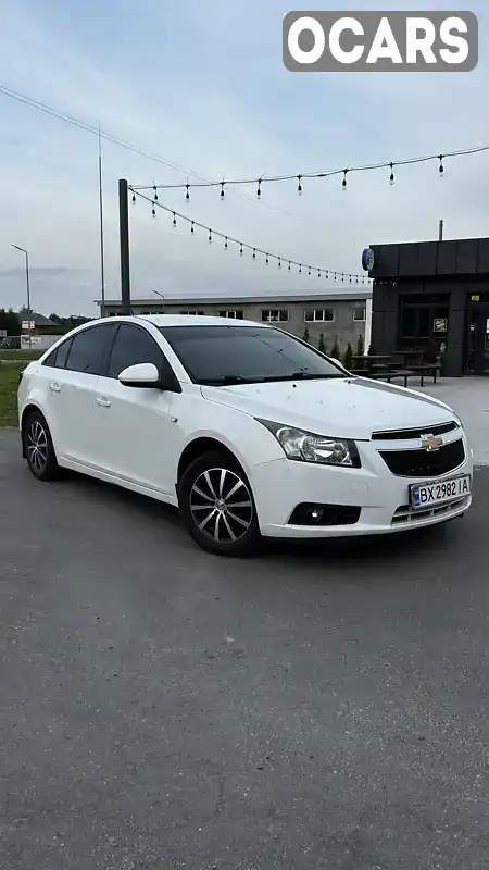 Седан Chevrolet Cruze 2010 1.6 л. Ручна / Механіка обл. Хмельницька, Славута - Фото 1/13