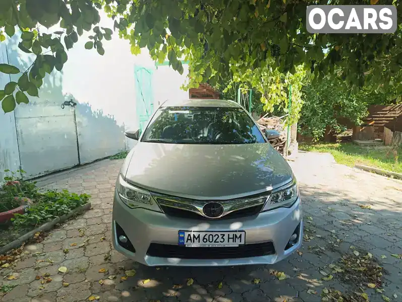 Седан Toyota Camry 2014 2.5 л. Автомат обл. Житомирська, Житомир - Фото 1/12