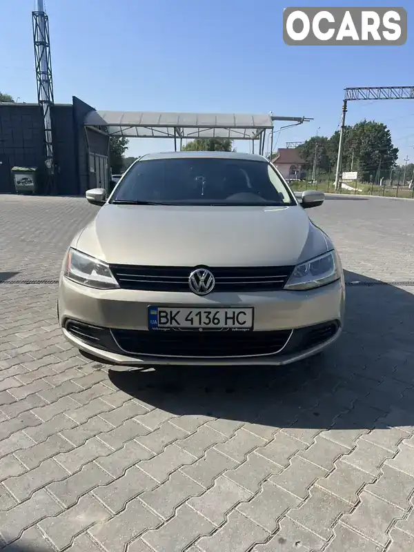 Седан Volkswagen Jetta 2012 1.97 л. Автомат обл. Ровенская, Ровно - Фото 1/15