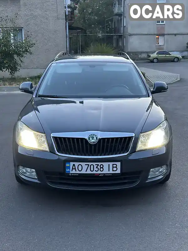 Универсал Skoda Octavia 2011 1.6 л. Ручная / Механика обл. Закарпатская, Ужгород - Фото 1/7