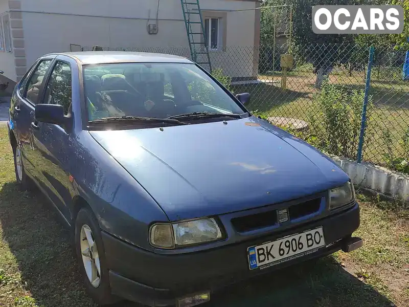 Седан SEAT Cordoba 1994 1.4 л. Ручна / Механіка обл. Рівненська, Рівне - Фото 1/17