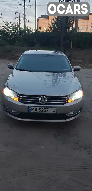 Седан Volkswagen Passat 2012 2.48 л. Автомат обл. Киевская, Киев - Фото 1/21