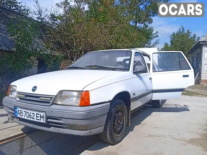 Седан Opel Kadett 1990 1.4 л. Ручна / Механіка обл. Вінницька, Вінниця - Фото 1/9