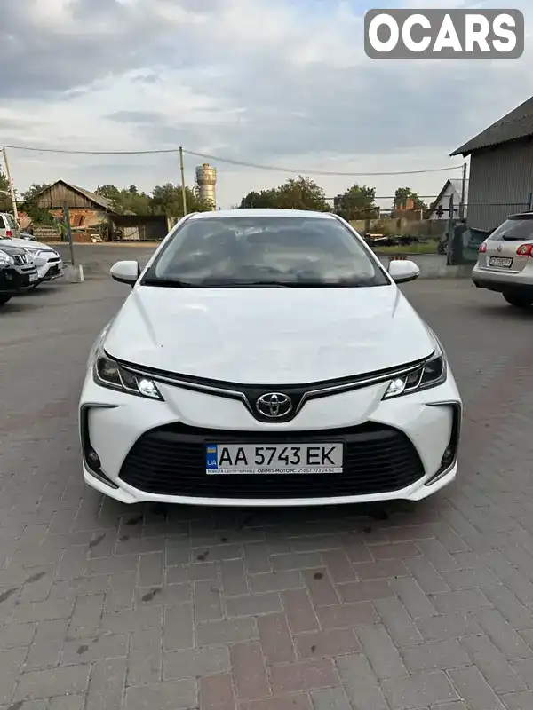 Седан Toyota Corolla 2019 1.6 л. Ручная / Механика обл. Черновицкая, Черновцы - Фото 1/21