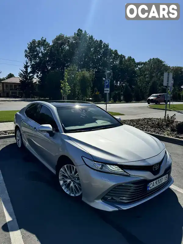 Седан Toyota Camry 2019 2.49 л. Автомат обл. Черкасская, Умань - Фото 1/21