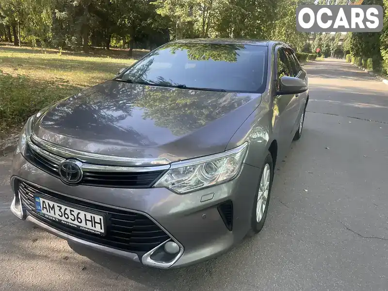 Седан Toyota Camry 2016 2.49 л. Автомат обл. Житомирська, Житомир - Фото 1/21