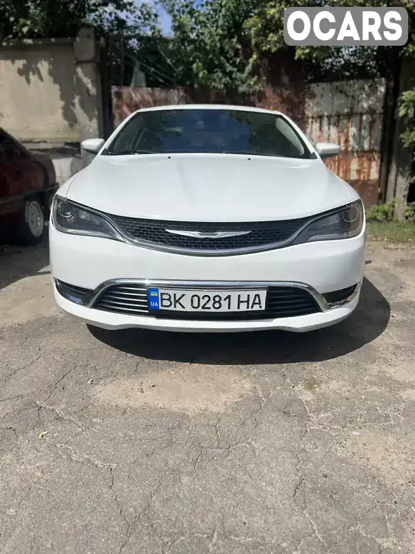 Седан Chrysler 200 2015 2.36 л. Автомат обл. Ровенская, Ровно - Фото 1/13