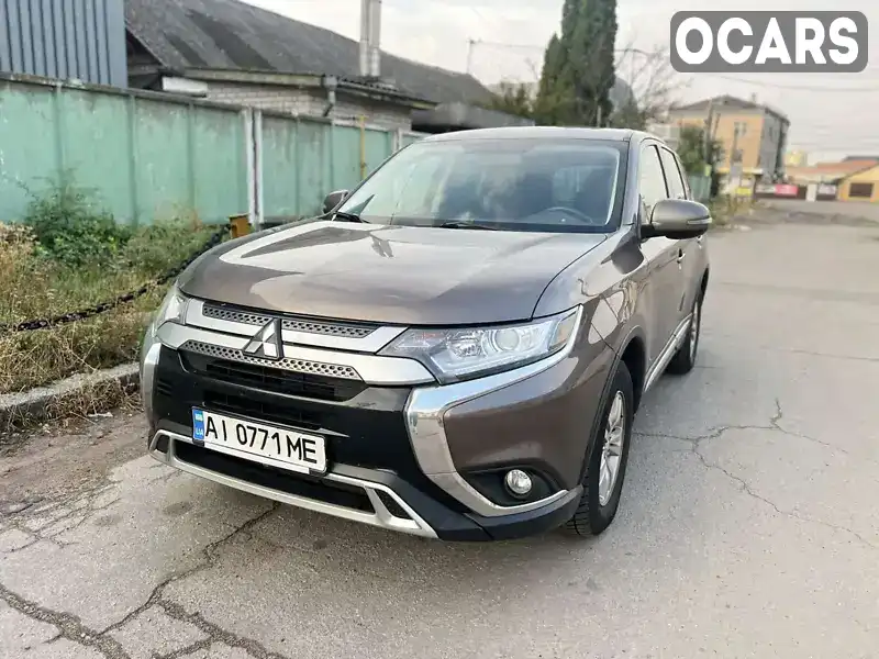 Внедорожник / Кроссовер Mitsubishi Outlander 2020 2 л. Автомат обл. Житомирская, Житомир - Фото 1/11