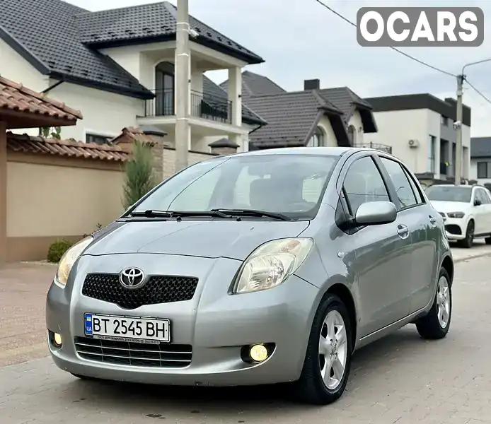 Хетчбек Toyota Yaris 2007 1.3 л. Автомат обл. Рівненська, Рівне - Фото 1/21