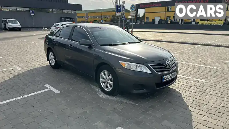 Седан Toyota Camry 2010 2.5 л. Автомат обл. Киевская, Киев - Фото 1/21