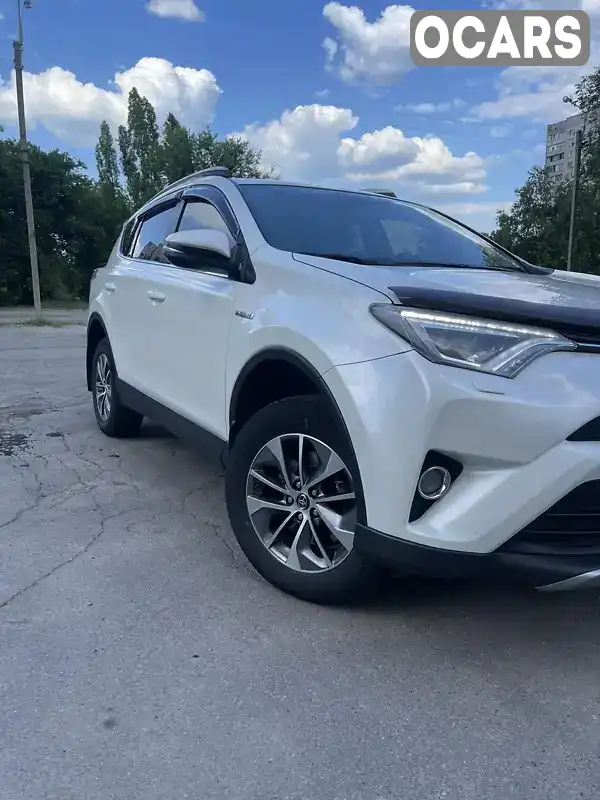 Позашляховик / Кросовер Toyota RAV4 2017 2.49 л. Варіатор обл. Харківська, Харків - Фото 1/13