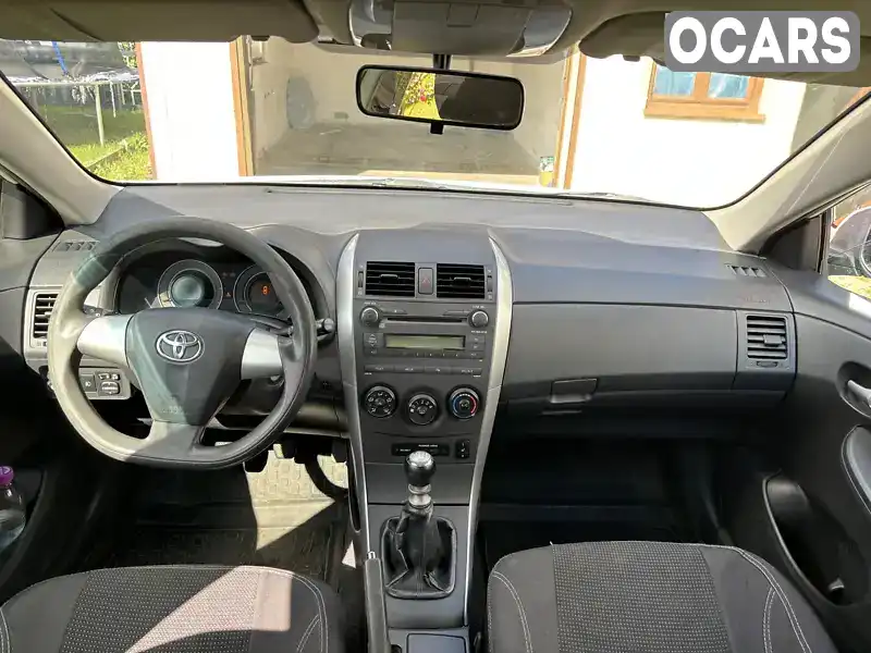 Седан Toyota Corolla 2010 1.6 л. Ручна / Механіка обл. Дніпропетровська, Дніпро (Дніпропетровськ) - Фото 1/15