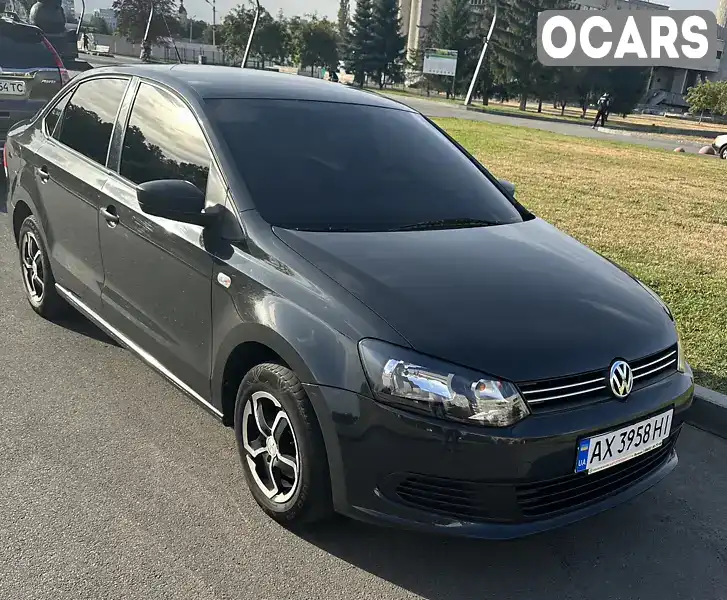 Седан Volkswagen Polo 2012 1.6 л. Ручна / Механіка обл. Харківська, Харків - Фото 1/10