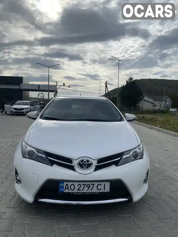 Хэтчбек Toyota Auris 2015 1.6 л. Ручная / Механика обл. Закарпатская, Мукачево - Фото 1/10