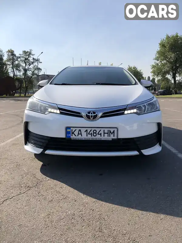 Седан Toyota Corolla 2018 1.6 л. Ручная / Механика обл. Киевская, Киев - Фото 1/21