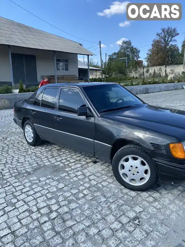 Седан Mercedes-Benz E-Class 1992 2.2 л. Ручная / Механика обл. Черновицкая, Черновцы - Фото 1/13