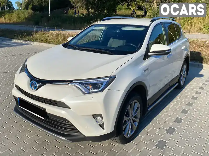 Внедорожник / Кроссовер Toyota RAV4 2018 2.49 л. Автомат обл. Ровенская, Ровно - Фото 1/20