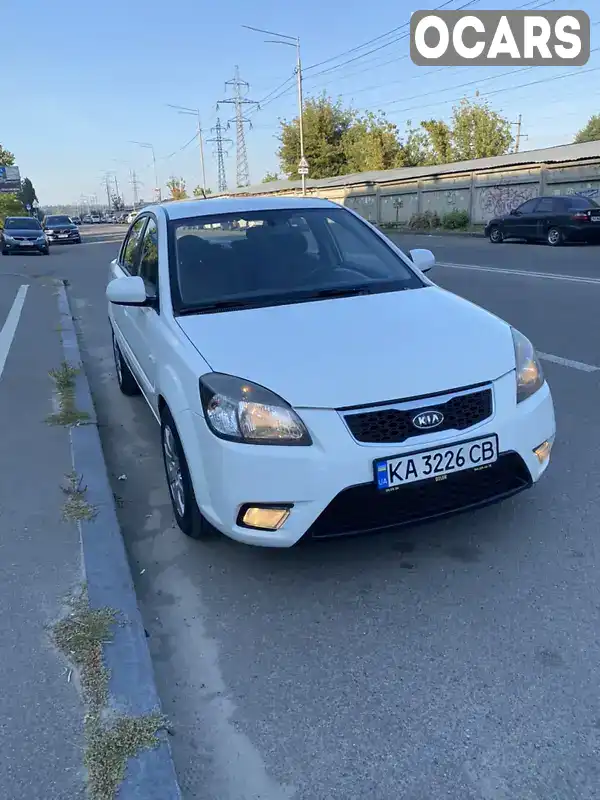 Седан Kia Rio 2011 1.4 л. Ручна / Механіка обл. Київська, Київ - Фото 1/21