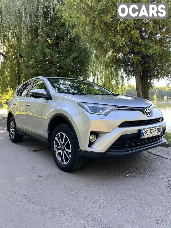 Позашляховик / Кросовер Toyota RAV4 2016 1.99 л. Варіатор обл. Рівненська, Рівне - Фото 1/21