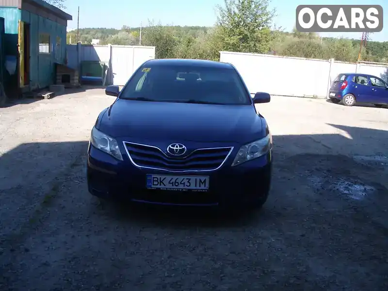 Седан Toyota Camry 2010 2.49 л. Автомат обл. Ровенская, Ровно - Фото 1/21