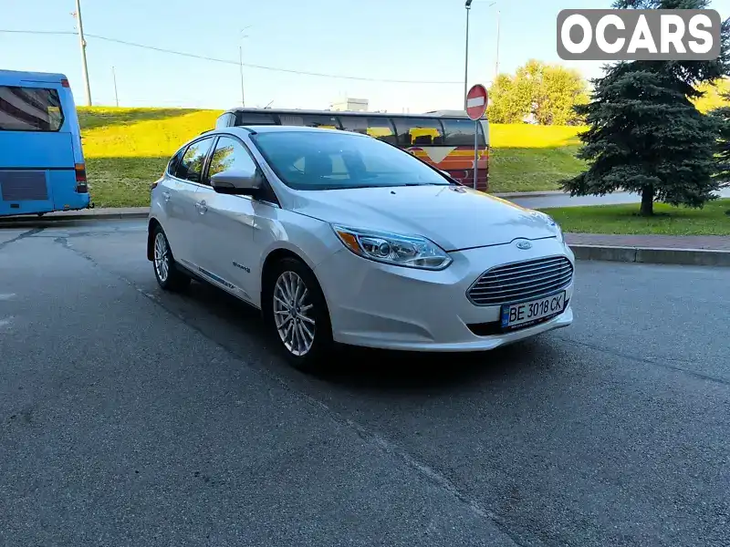 Хэтчбек Ford Focus 2013 null_content л. Автомат обл. Киевская, Киев - Фото 1/21