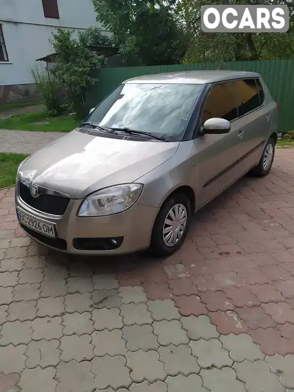 Хэтчбек Skoda Fabia 2010 1.2 л. Ручная / Механика обл. Львовская, Городок - Фото 1/11