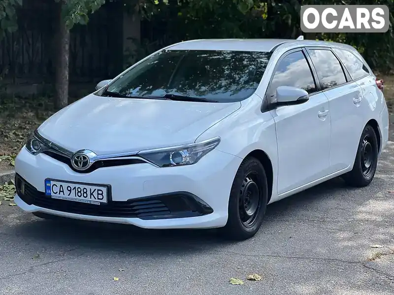 Универсал Toyota Auris 2015 1.6 л. Ручная / Механика обл. Черкасская, Умань - Фото 1/10