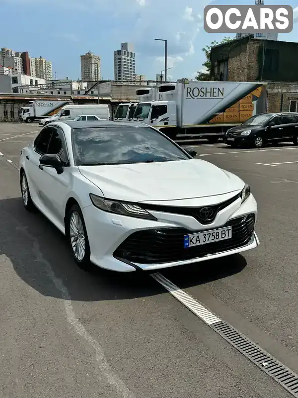 Седан Toyota Camry 2017 2.49 л. Автомат обл. Киевская, Киев - Фото 1/21